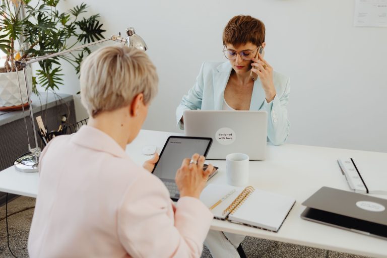 Como criar um currículo que se destaque no mercado de trabalho